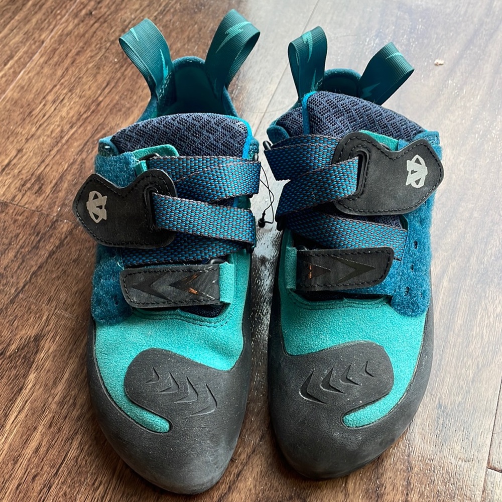 Women a evolv rock climbing shoe